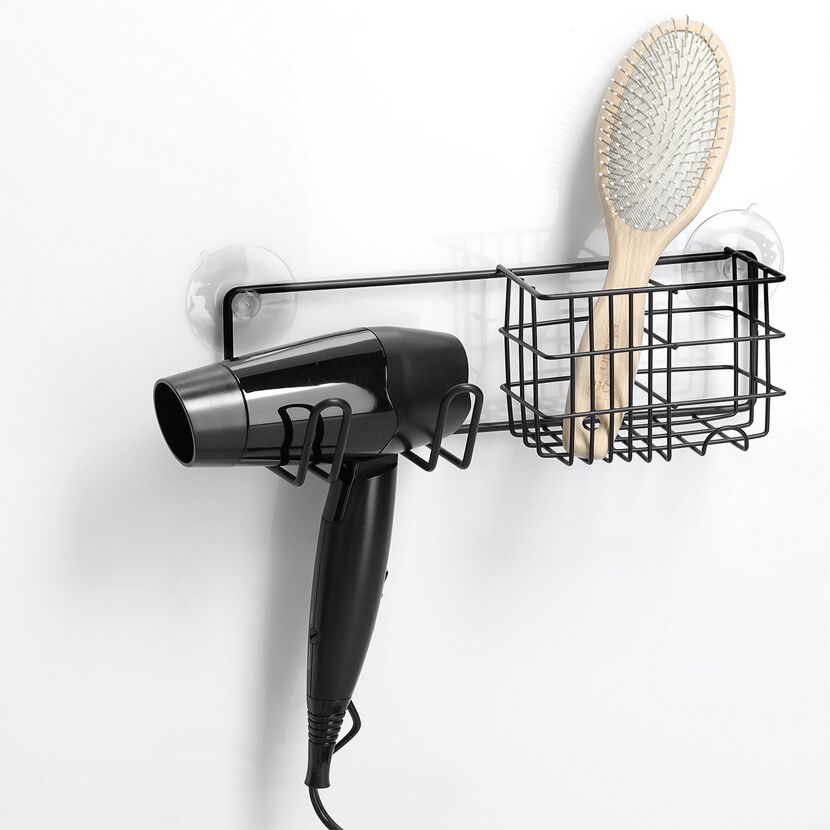 Föhn und Haarbürste in einem Wandhalter