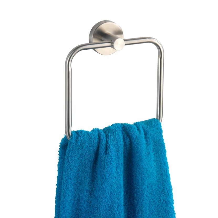 Blaues Handtuch auf Handtuchring
