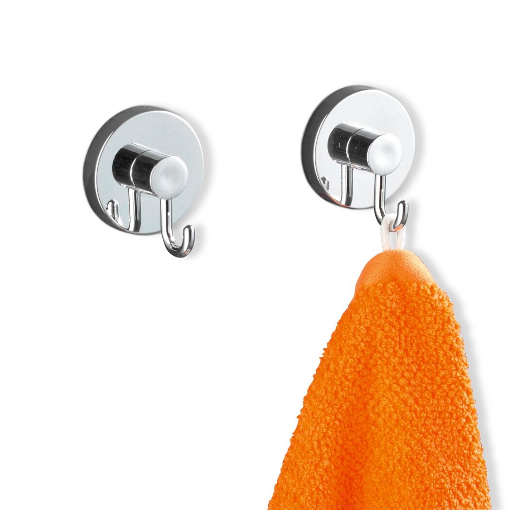 Zwei glänzende Vacuum-Loc Haken, einer mit orangem Handtuch