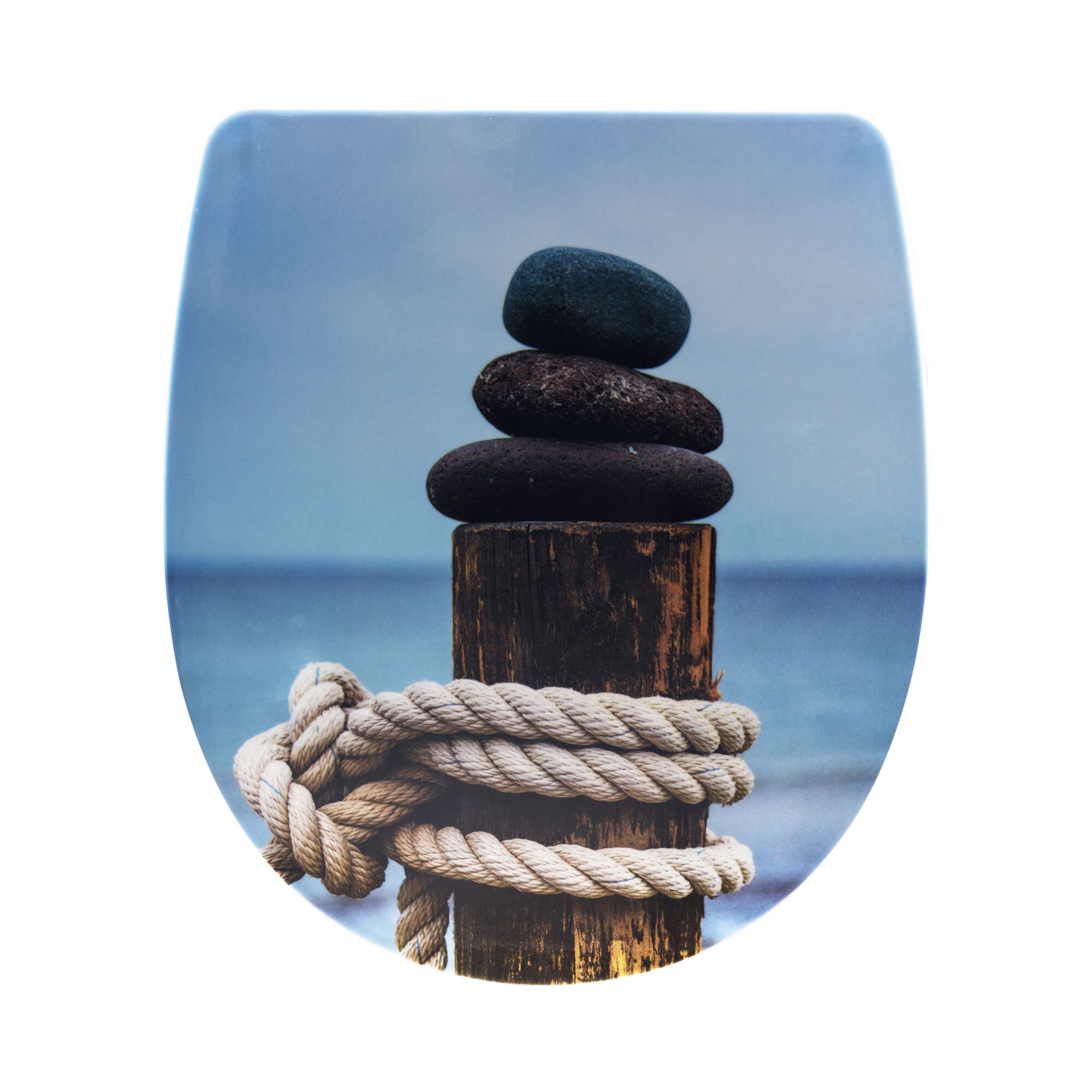 WC-Sitz mit Motiv von gestapelten Steinen an einem Pfahl am Meer