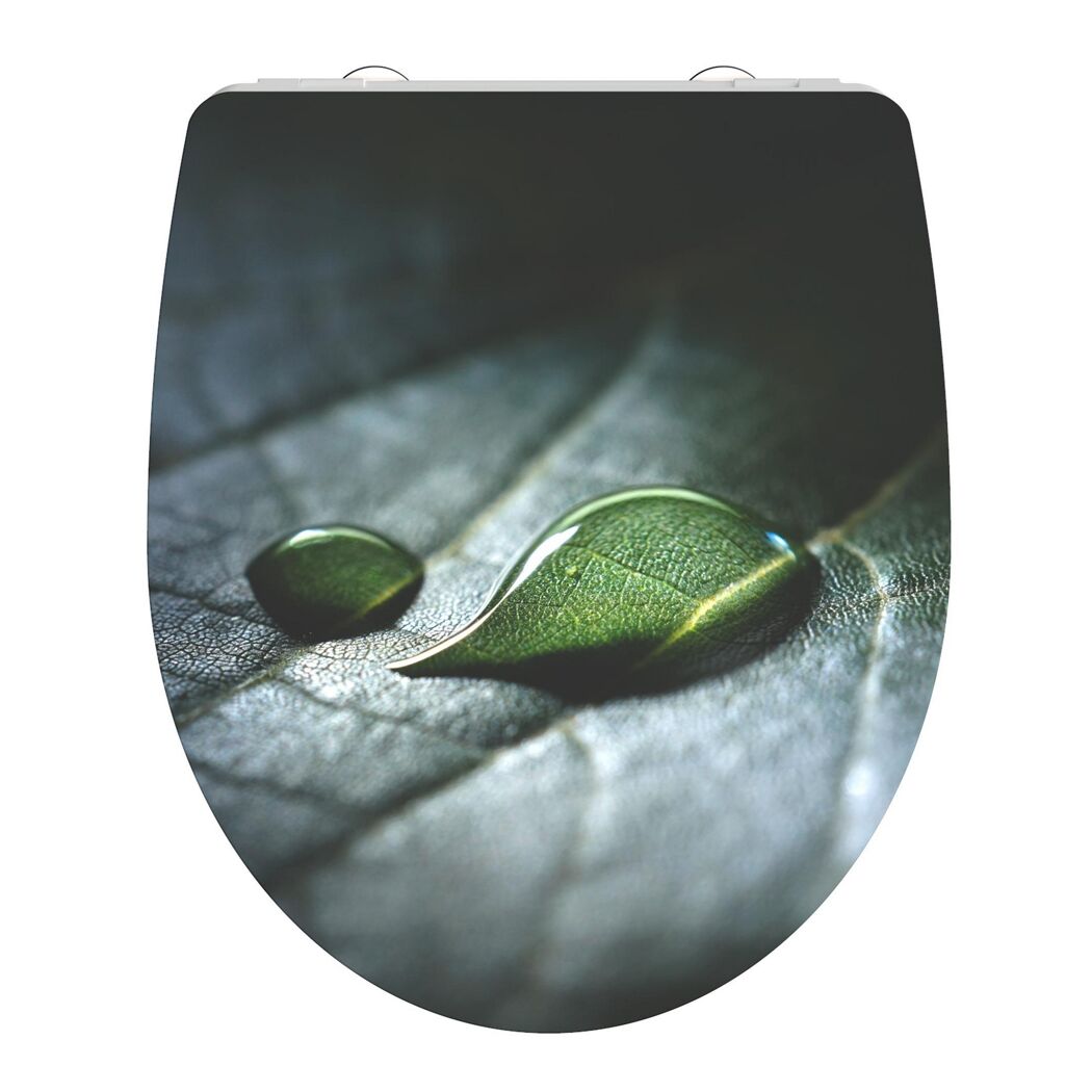 Wassertropfen auf grünem Blatt