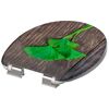 WC-Sitz mit Ginkgo-Blättern und Holzdekor