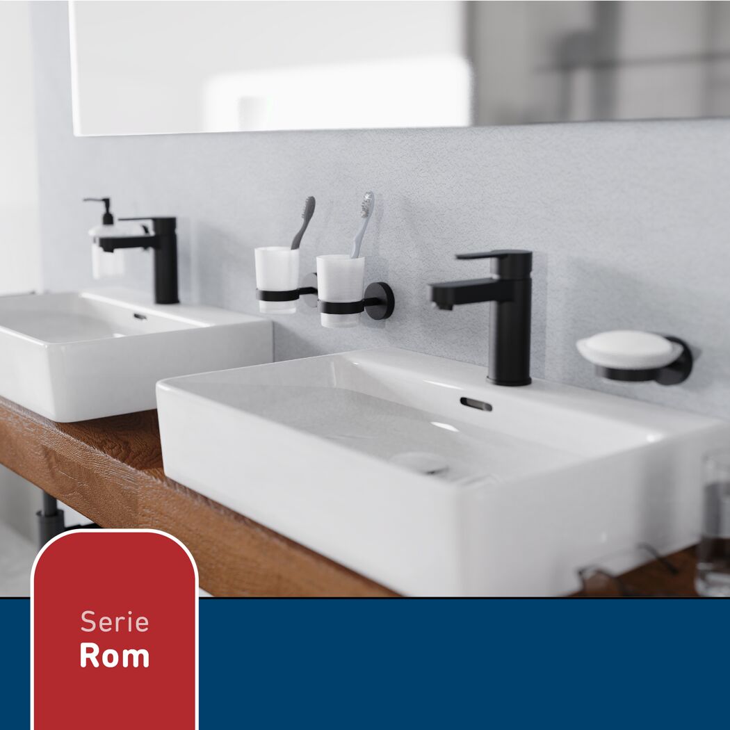 Doppelwaschbecken mit Armaturen und Zahnputzbechern