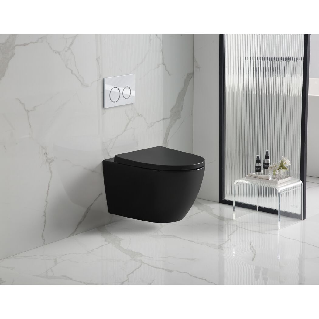Schwarzes, wandhängendes WC in modernem Badezimmer.