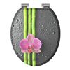 WC-Sitz mit Bambus und Orchidee