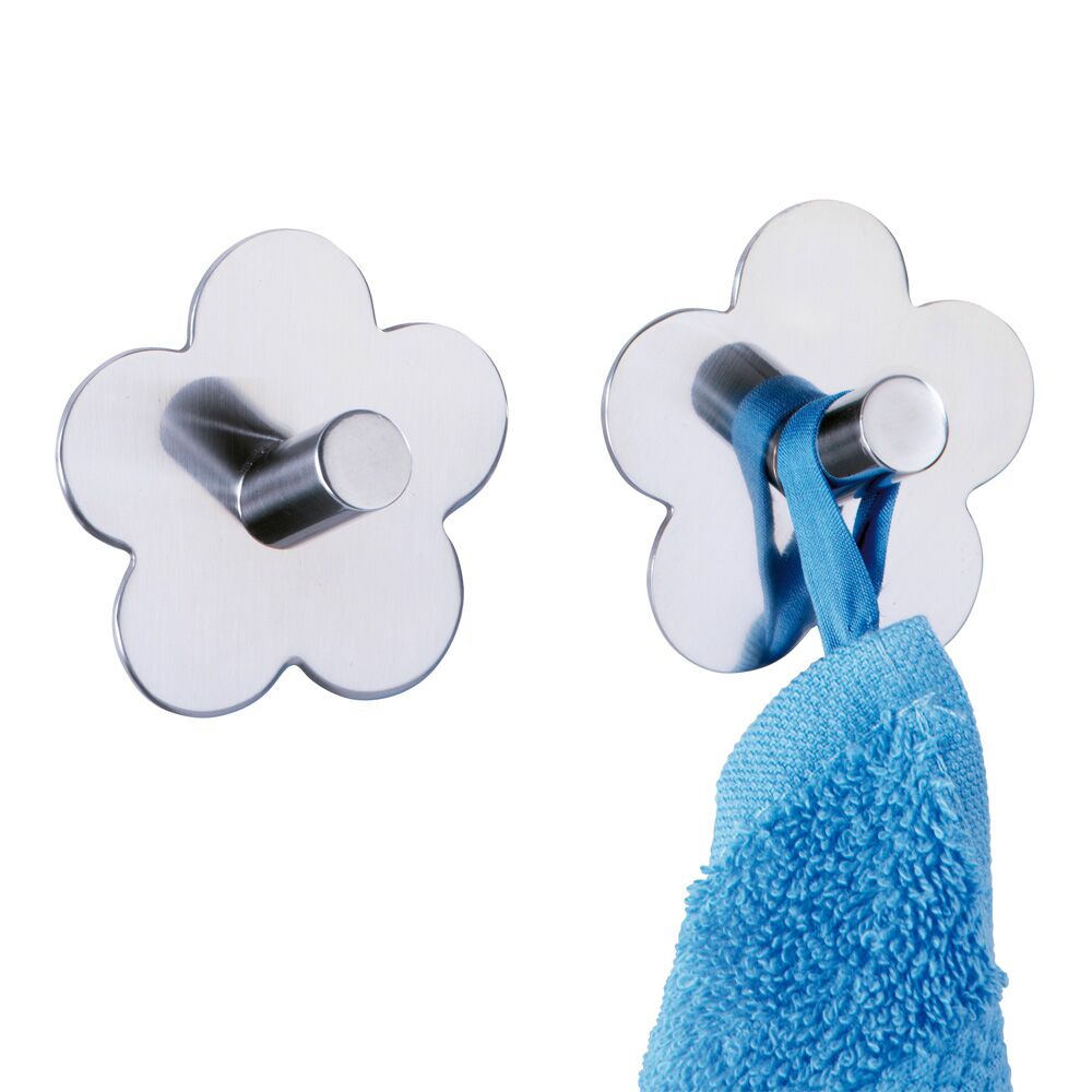 Zwei blombenförmige Wandhaken aus Edelstahl, einer mit blauem Handtuch