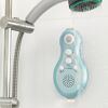 Duschradio unter laufendem Wasser