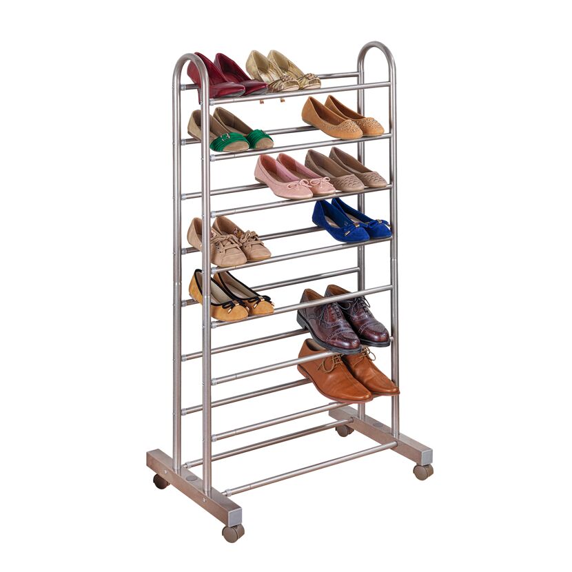 Metallenes Schuhregal mit Schuhen