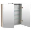 Geöffneter Spiegelschrank mit Glasablagen.