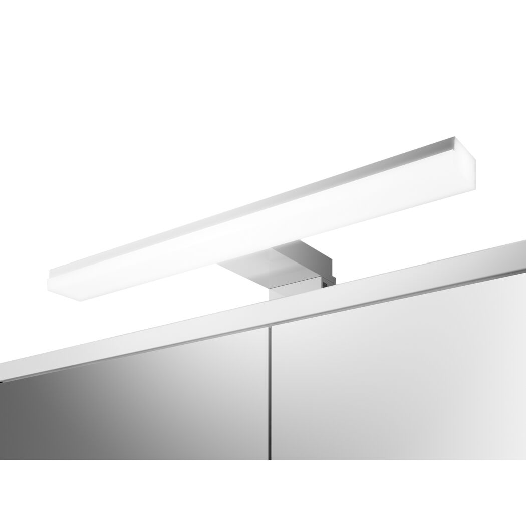 LED-Spiegelleuchte über einem Spiegelschrank