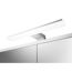 LED-Spiegelleuchte über einem Spiegelschrank