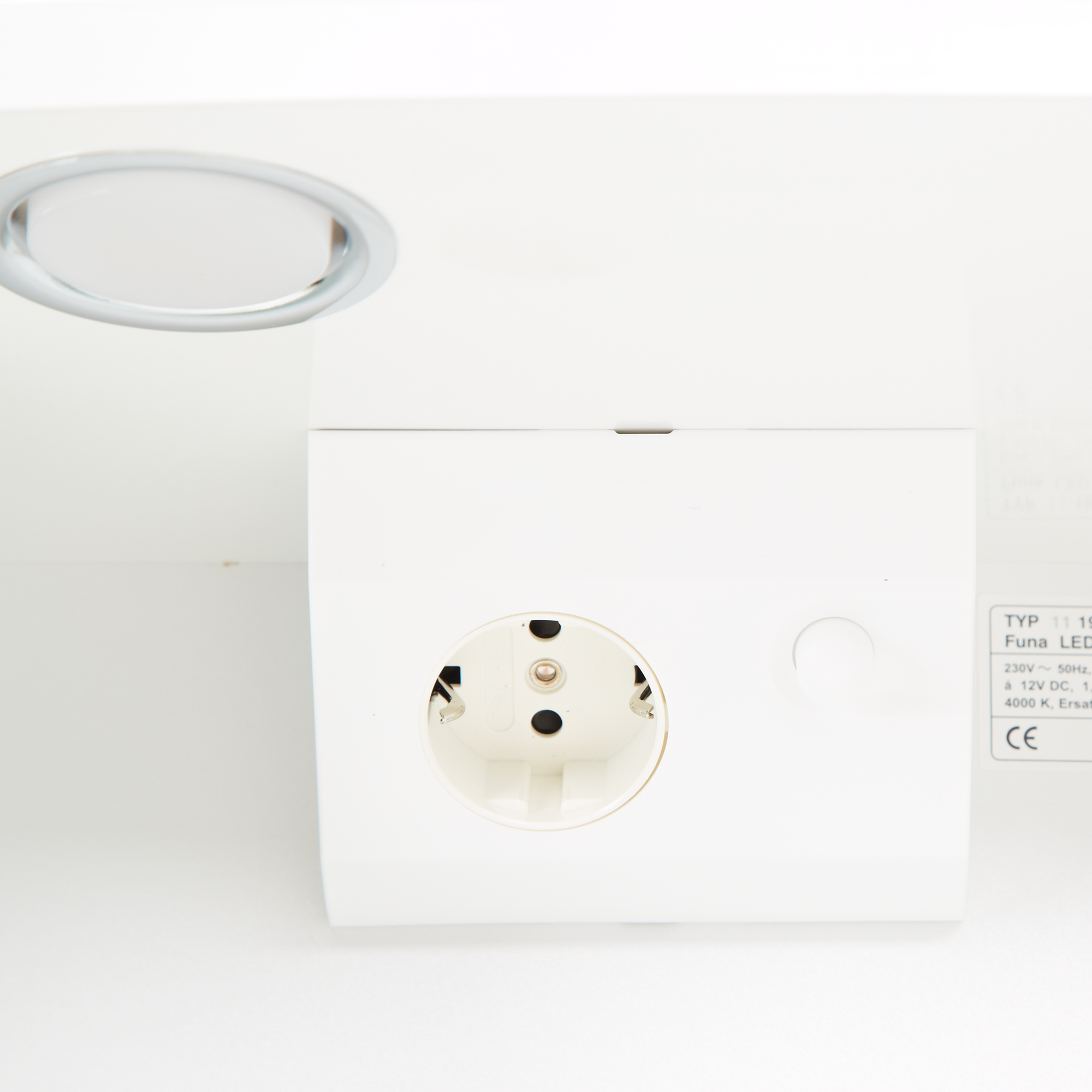 LED-Spiegelschrank 'Funa' weiß 68 x 60 x 22 cm + product picture