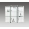 Geöffneter Spiegelschrank mit Glasablagen