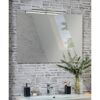 Badezimmerspiegel mit Lampe an Ziegelwand