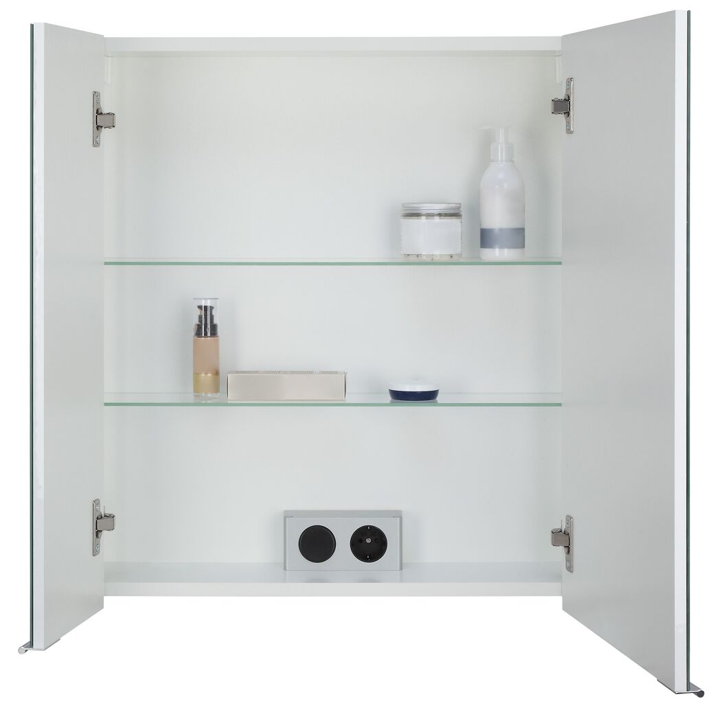 geöffneter Spiegelschrank mit Hygieneartikeln