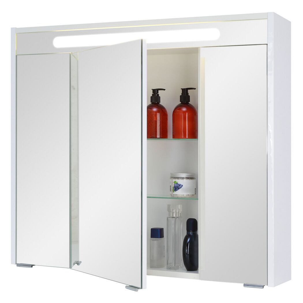 Weißer Spiegelschrank mit Beleuchtung und drei Türen, eine geöffnet.