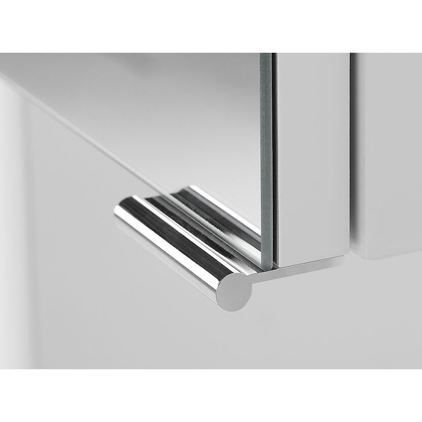 Chromfarbener Griff des LED-Spiegelschranks Lea