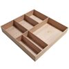 Leere Holzbox mit Fächern.