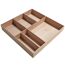 Leere Holzbox mit Fächern.