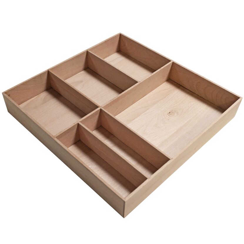 Leere Holzbox mit Fächern.