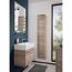 Badezimmer mit Waschbecken, Spiegelschrank und Hängeschrank