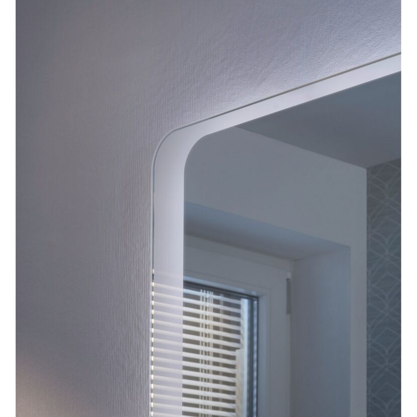 Abgerundete Ecke des Spiegels Milano