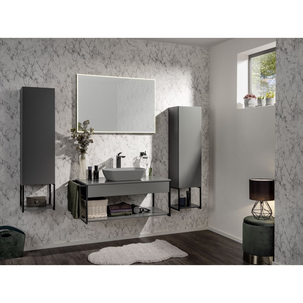 Modernes Badezimmer mit grauen Schränken und Waschbecken