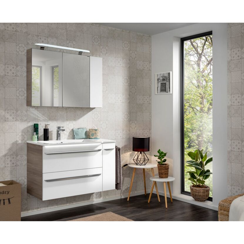Hängeschrank mit Waschbecken und Spiegelschrank