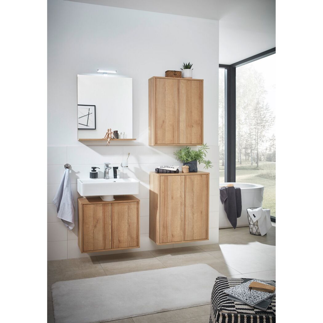 Modernes Badezimmer mit Holzmöbeln