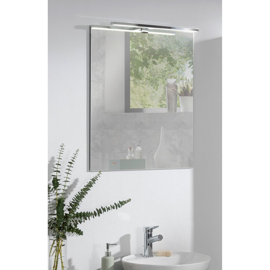 Badezimmerspiegel mit Spiegelleuchte