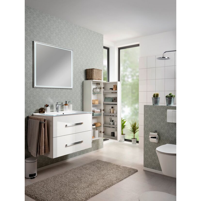 Modernes Badezimmer mit weißen Möbeln und grünen Fliesen