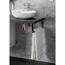 Handtuch an Handtuchhalter unter Waschbecken