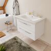 Hängeschrank mit Waschbecken in einem Badezimmer