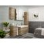 Modernes Badezimmer mit Holzmöbeln und grauen Fliesen.
