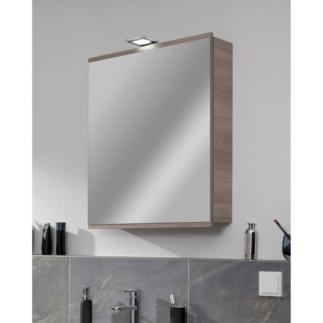 Badezimmerspiegel mit Beleuchtung und Holzrahmen