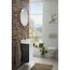Kleines Badezimmer mit WC und Waschbecken