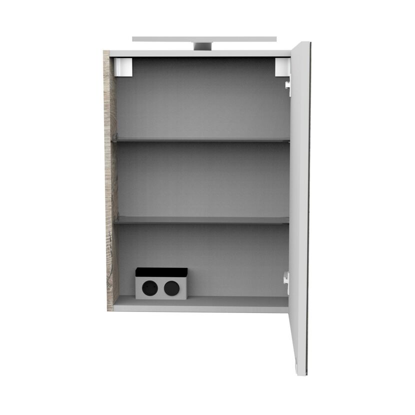 Offener Spiegelschrank mit Steckdose und Glasablage.
