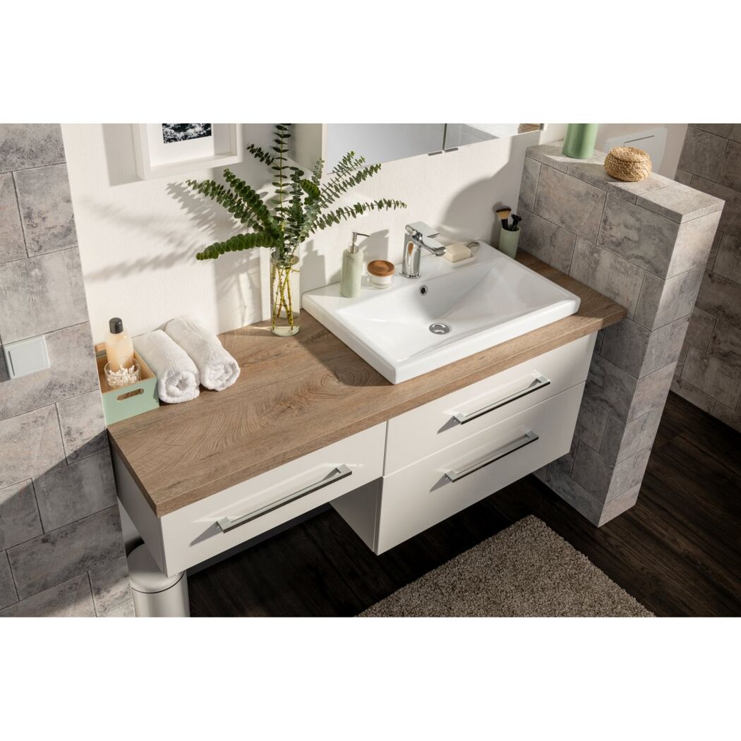 Waschbecken mit Unterschrank und Armatur