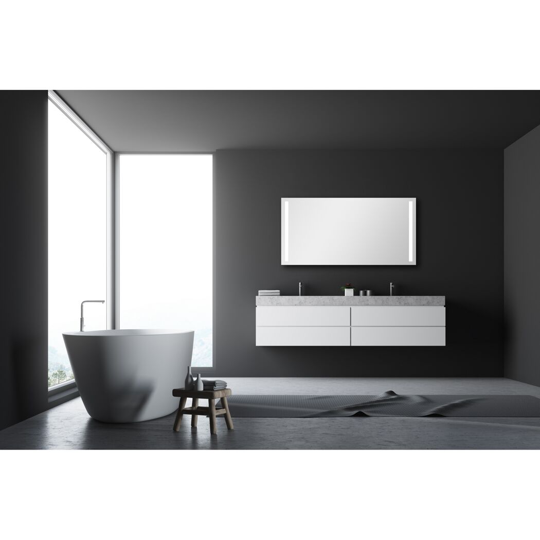 Modernes Badezimmer mit freistehender Badewanne