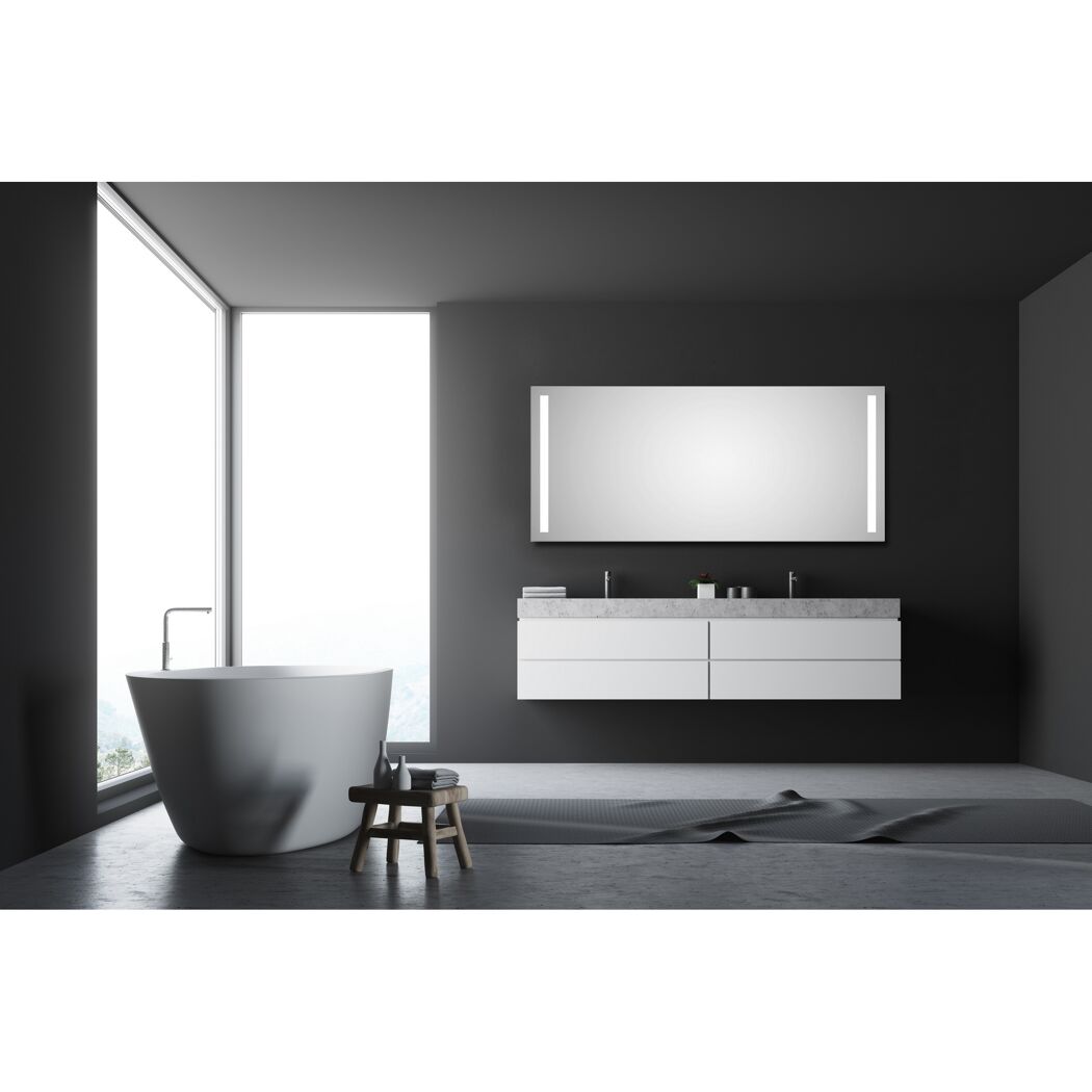 Modernes Badezimmer mit freistehender Badewanne