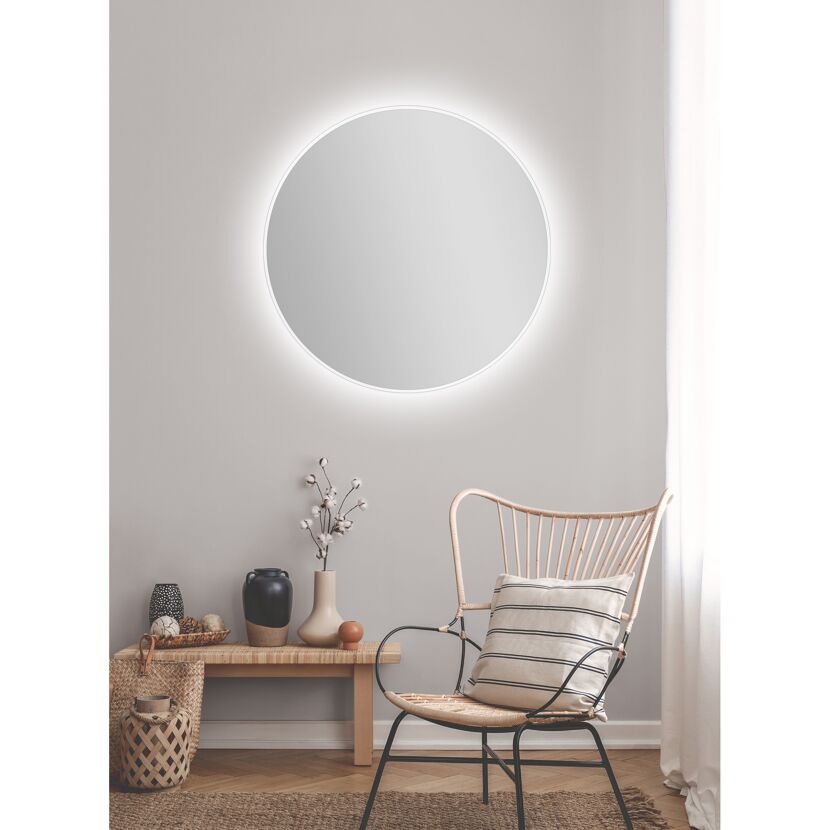 Runder LED-Spiegel an der Wand