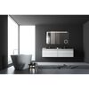 Modernes Badezimmer mit LED-Spiegel, Badewanne und Waschbecken