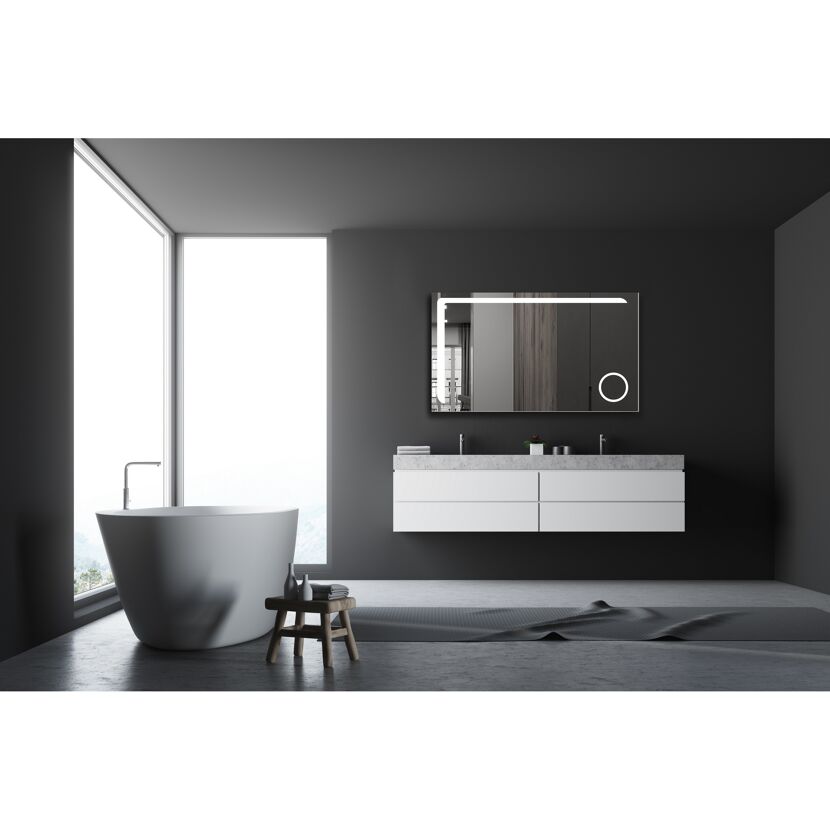 Modernes Badezimmer mit LED-Spiegel, Badewanne und Waschbecken