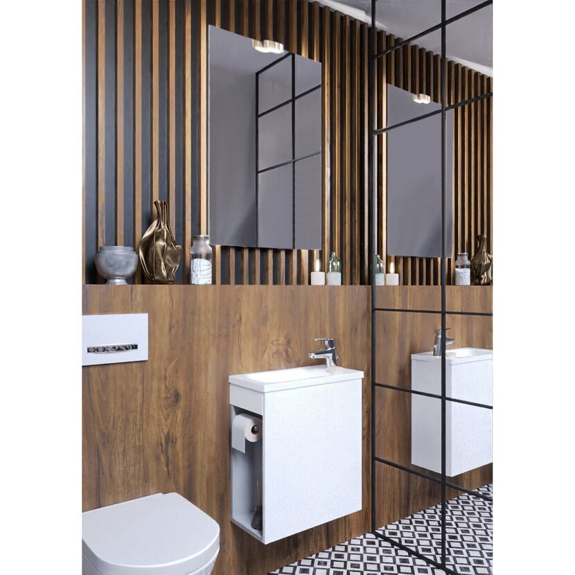 Modernes Badezimmer mit weißem Waschbeckenunterschrank und Holzwand.