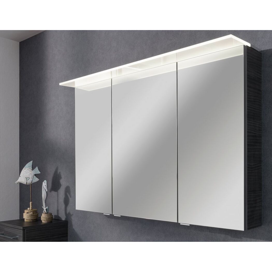 Badezimmerspiegel mit drei Spiegeltüren und LED-Beleuchtung