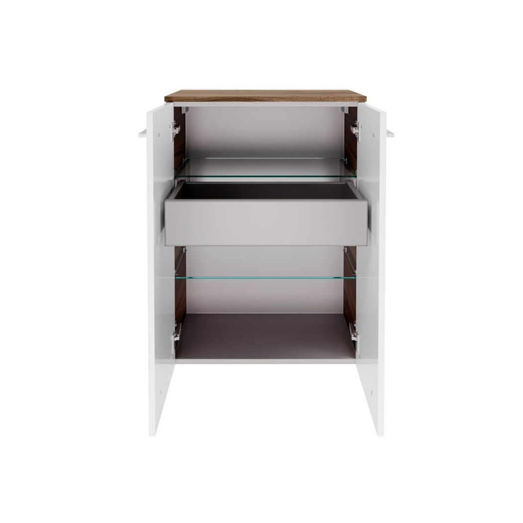 Weißer Schrank mit geöffneten Türen, Schublade und Einlegeböden.