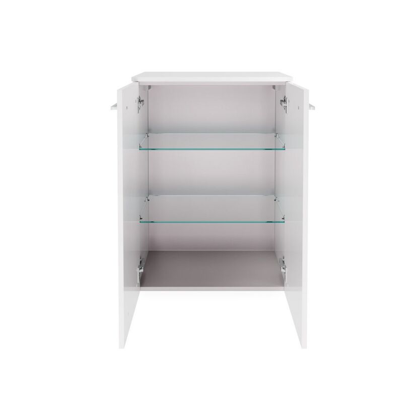 Weißer Schrank mit zwei offenen Türen und Glaseinlegeböden.