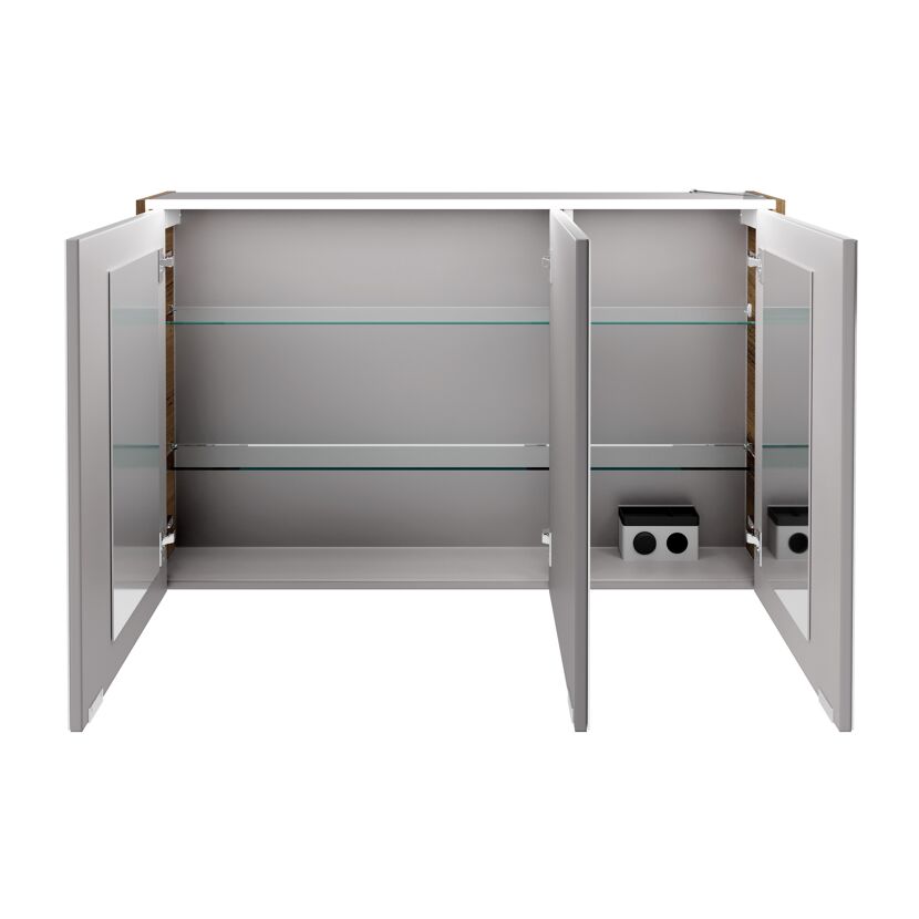 Geöffneter Spiegelschrank mit Glaseinlegeböden