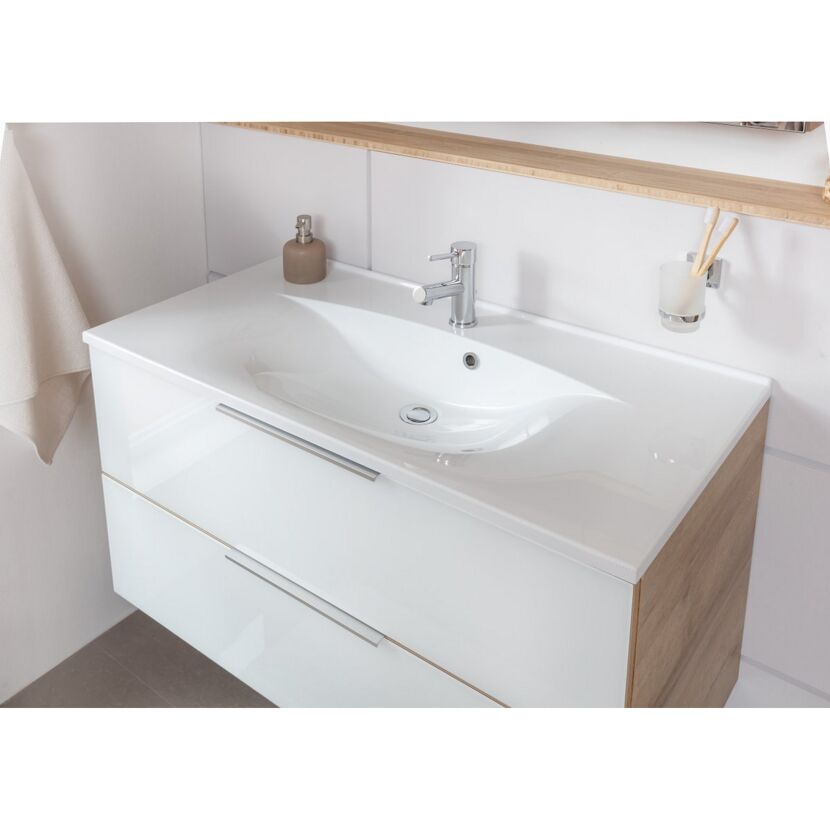 Waschbeckenunterschrank mit Waschbecken und Armatur