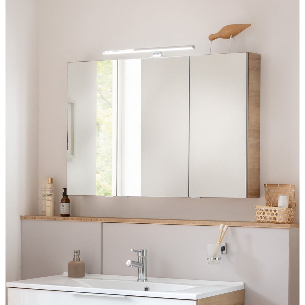 Badezimmerspiegel mit Beleuchtung und Spiegelschrank